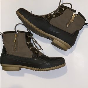 LOVED TOMMY HILFIGER DUCK BOOTS